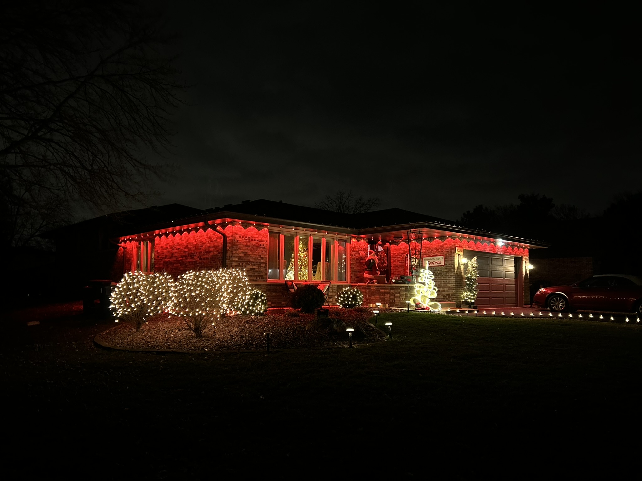 Outdoor holiday lighting Chicago suburbs